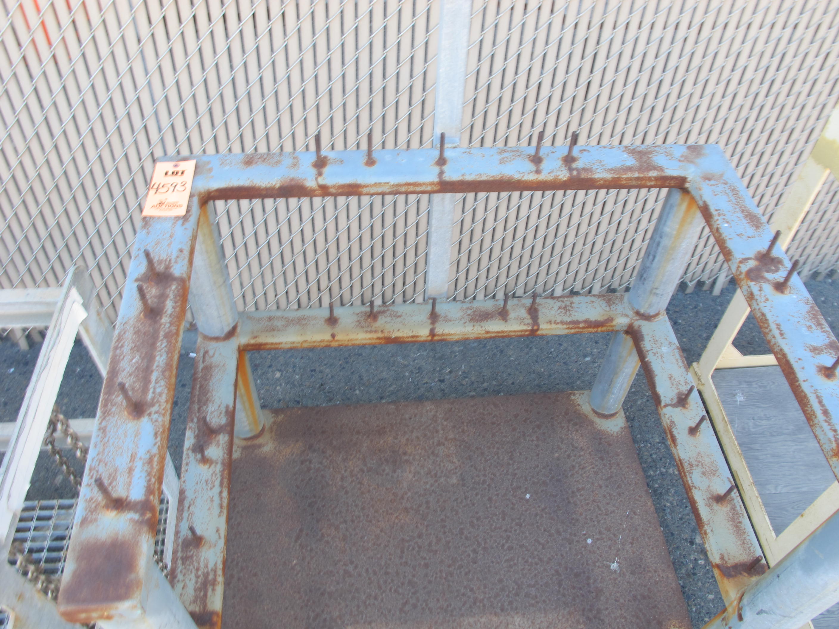 GAS CANISTER RACK. LOADING & HANDLING FEE $15-4593